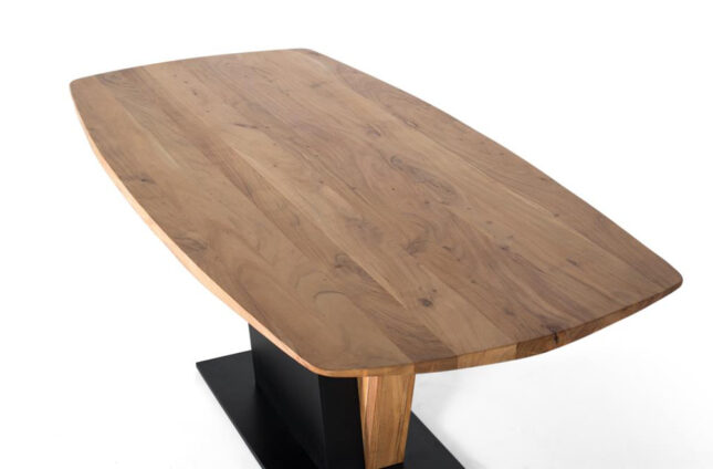 Mesa de comedor fabricada en madera de acacia